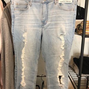 Light Wash Distressed Hollister Jeans NWT